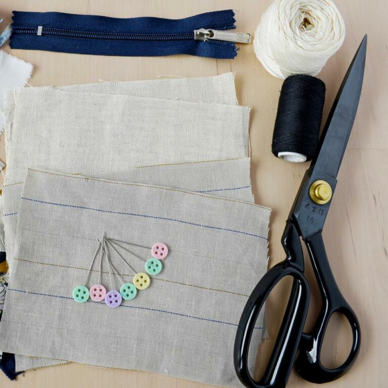 Embroidered zipper pouch tutorial 3 Materials and tools for zipper pouch sewing